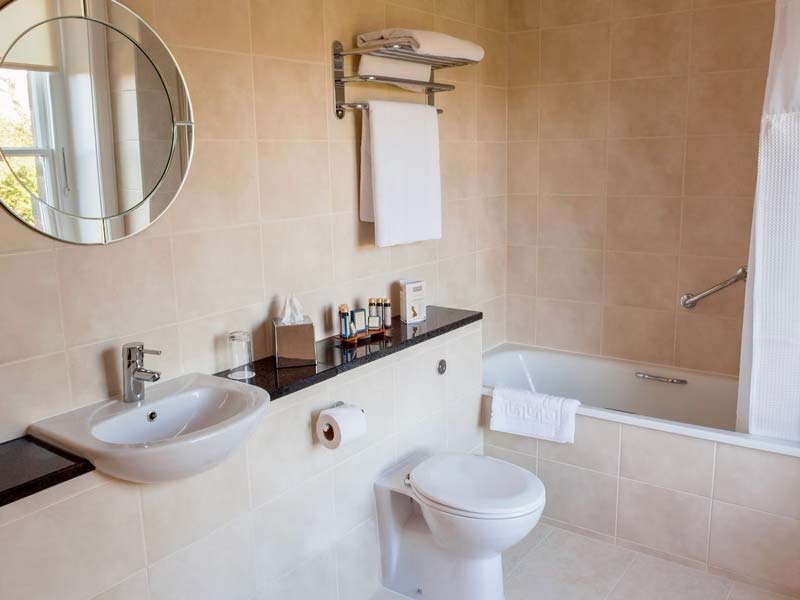 grovefield-house-hotel-bathroom